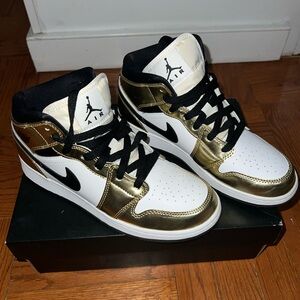 Nike Air Jordan High-Top Sneakers - Gold and White